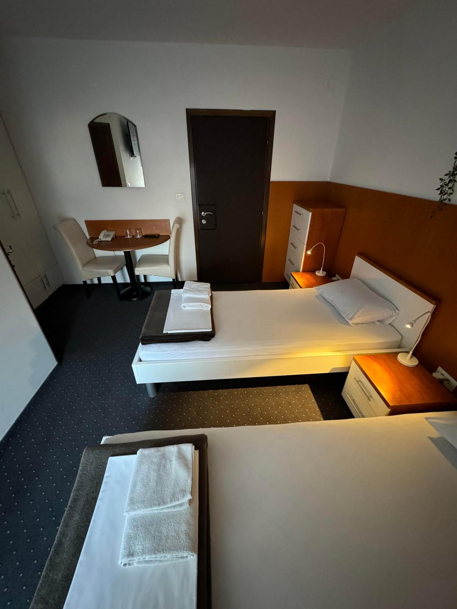 Pansion Komfor Fitea Osijek Habitación foto