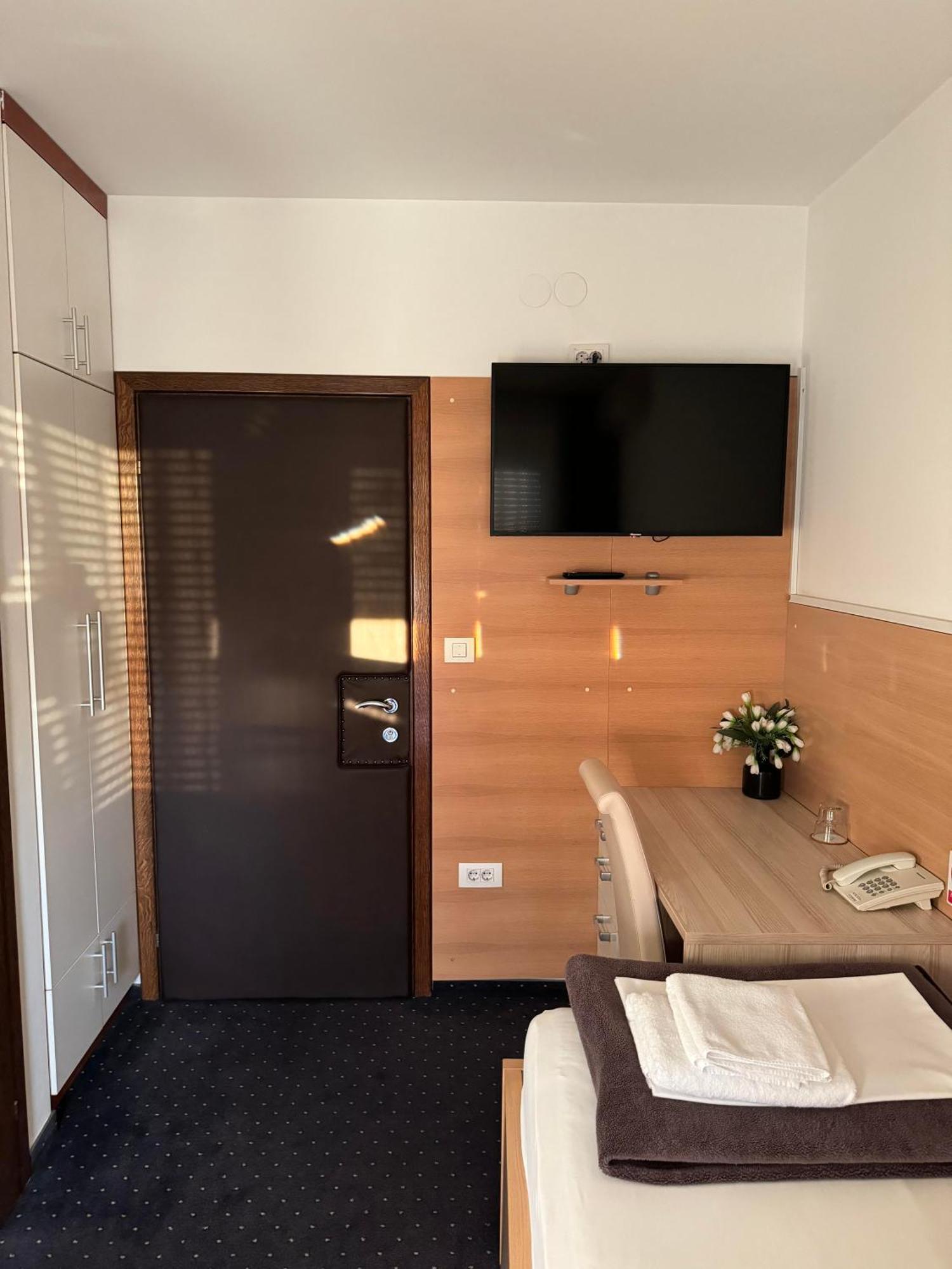 Pansion Komfor Fitea Osijek Habitación foto